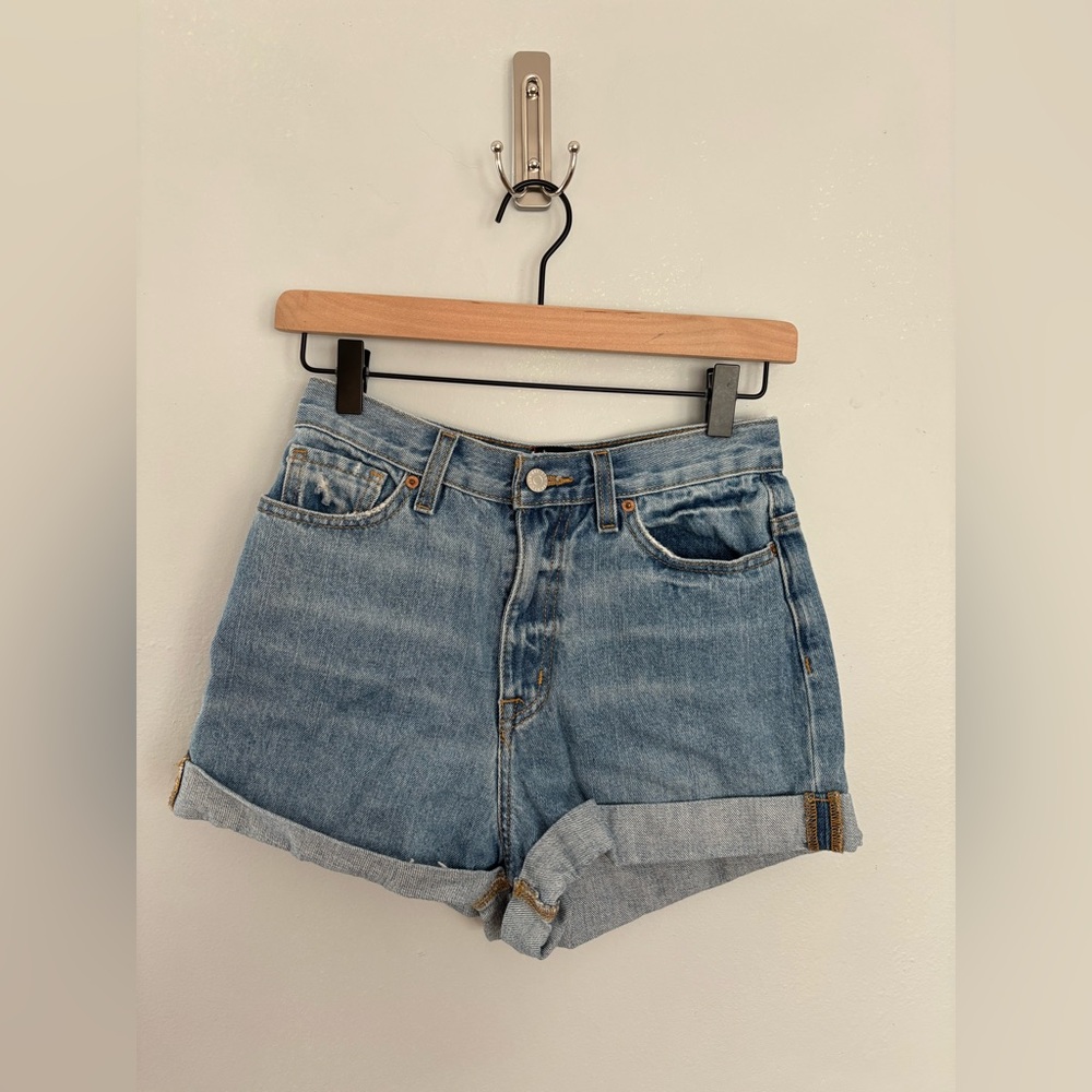 Urban Outfitters BDG High Rise Mom Jean Shorts light wash size 26